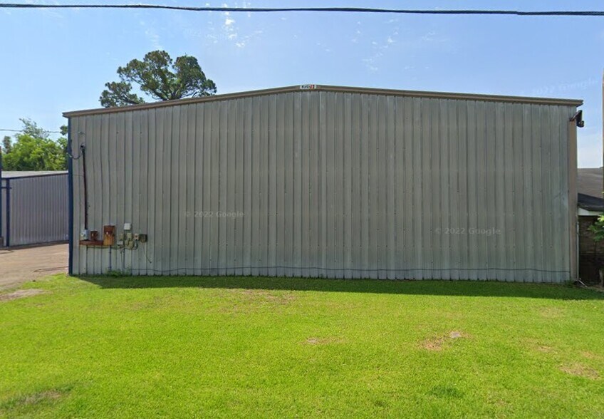 More Photos Of 4517 11th St, Gulfport Warehouse For Lease