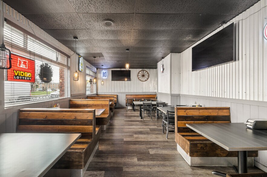 More Photos Of 2015 1st St, Tillamook General Retail For Sale