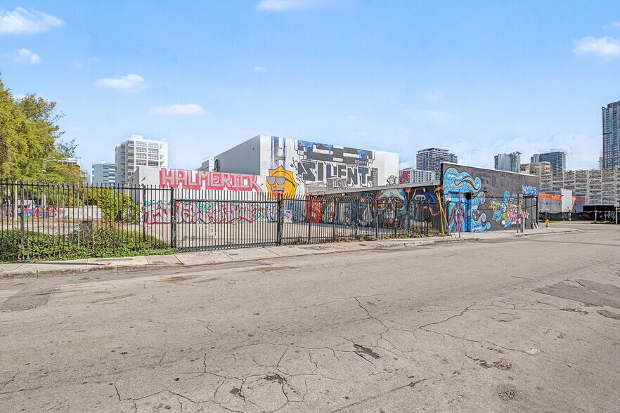 More Photos Of 2500 N Miami Ave, Miami Light Distribution For Sale