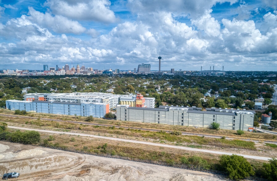 More Photos Of 423 Blue Star, San Antonio Apartments For Lease