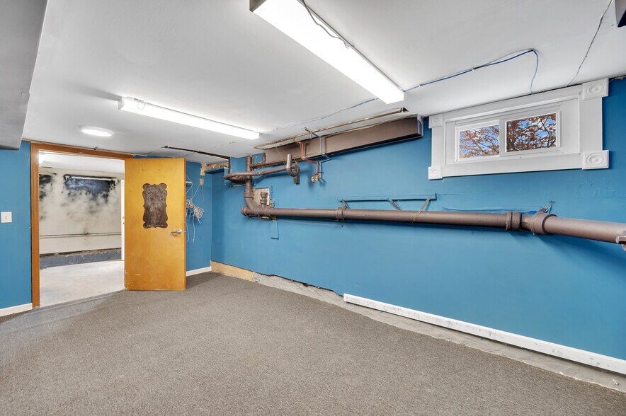 More Photos Of 941 Farmington Ave, Bristol Office Residential For Sale