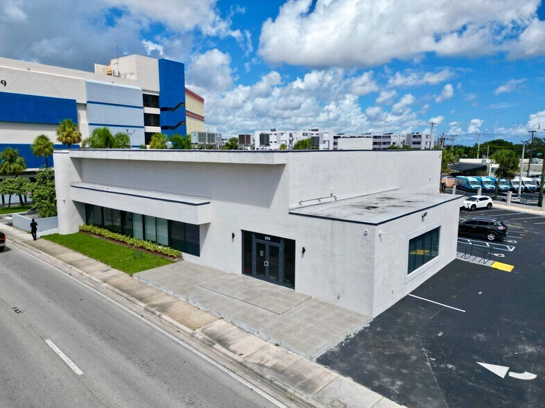 More Photos Of 975 N Miami Beach Blvd, North Miami Beach Coworking Space