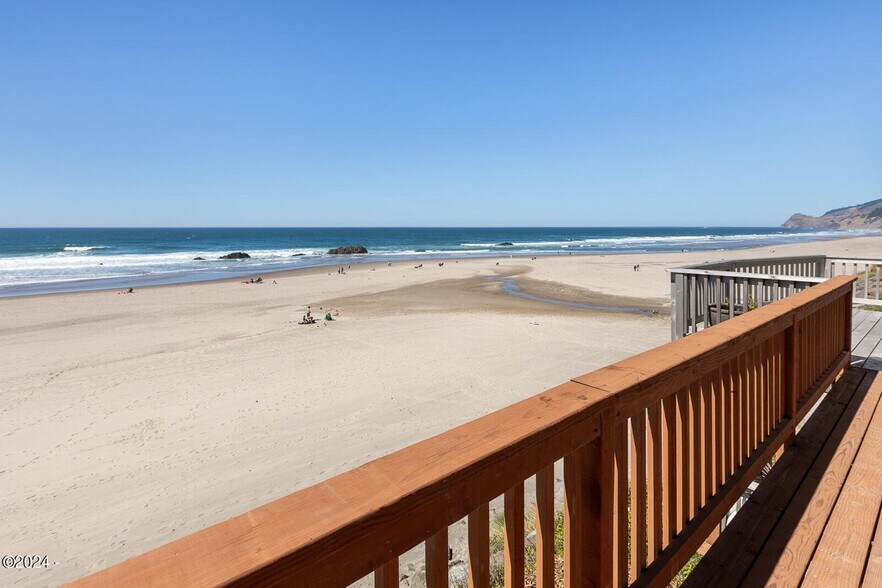 More Photos Of 3929 NW Jetty Ave, Lincoln City Apartments For Sale