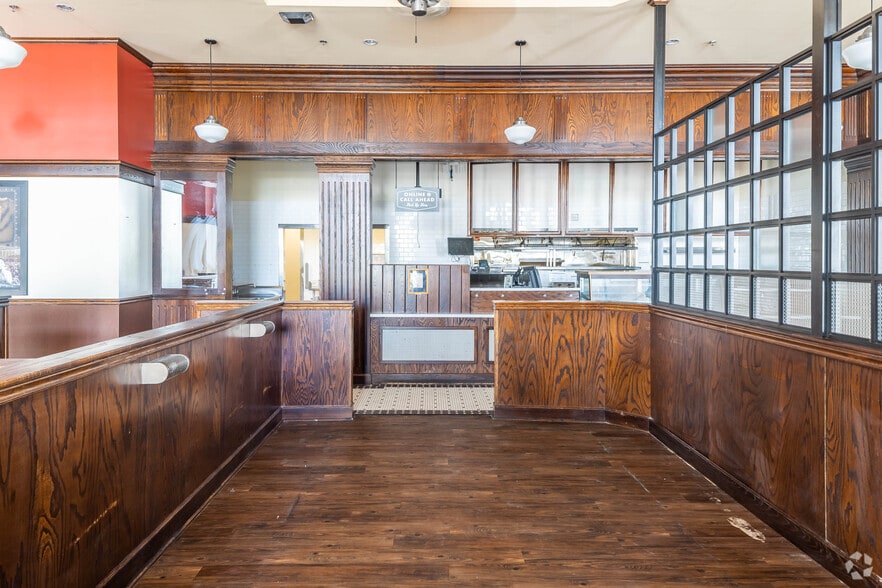 More Photos Of 8330-8505 Mills Dr, Miami Unknown For Lease