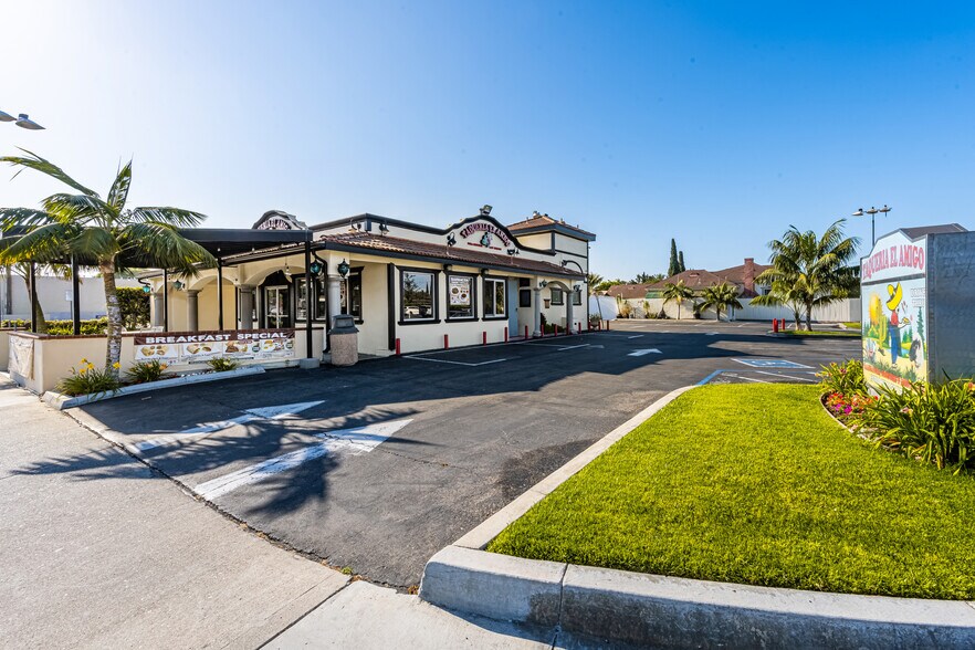 More Photos Of 1936 W 17th St, Santa Ana Restaurant For Sale