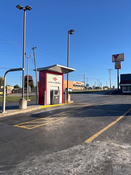 More Photos Of 1711-1763 W Jesse James Rd, Excelsior Springs General Retail For Sale