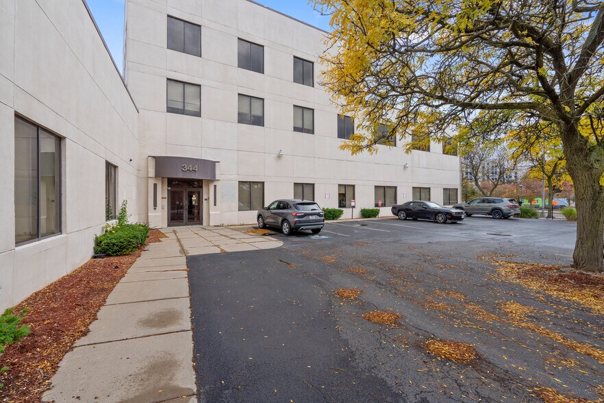 More Photos Of 344 W Genesee St, Syracuse Loft Creative Space For Lease