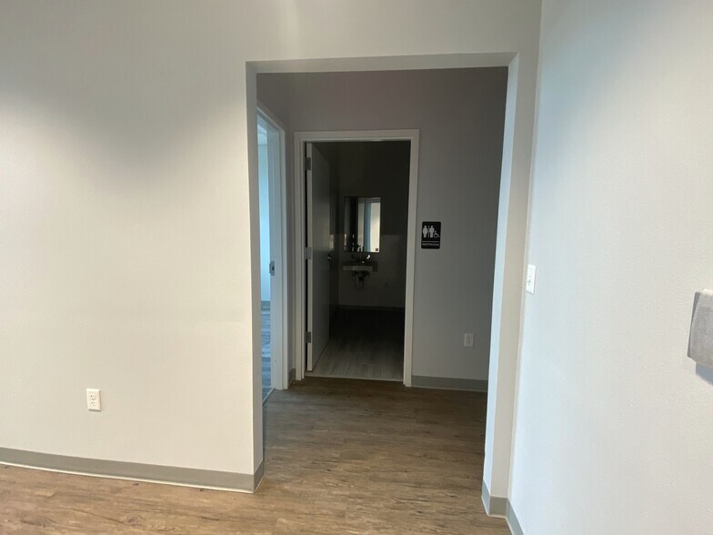 More Photos Of 1890 N Stonebridge Dr, McKinney Medical For Sale