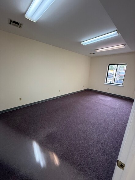 More Photos Of 274 Main St, Keansburg Office For Sale