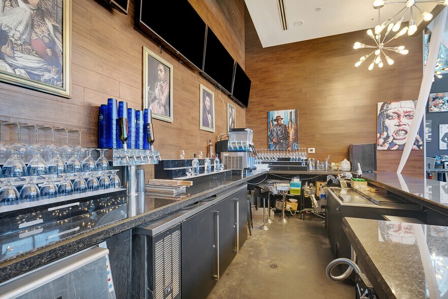 More Photos Of 122 S Howard Ave, Tampa Restaurant For Lease