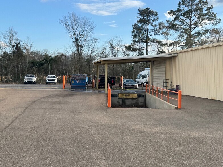 More Photos Of 2700 Flowood Dr, Flowood Flex For Lease