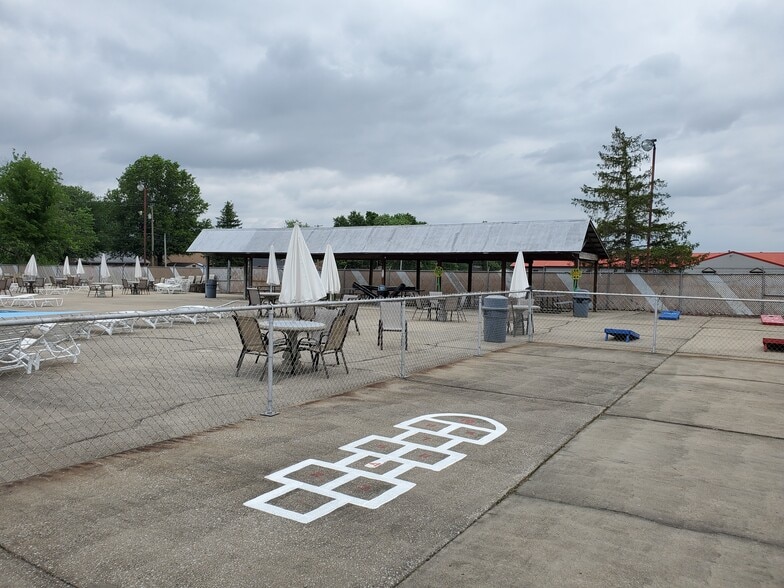 More Photos Of 3905 Carter Rd, Owensboro Swimming Pool For Sale