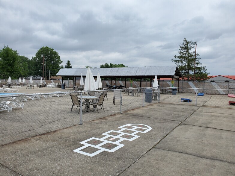 More Photos Of 3905 Carter Rd, Owensboro Swimming Pool For Sale