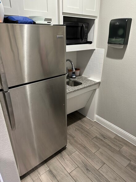 More Photos Of 2785 Rockbrook Dr, Lewisville Medical For Lease