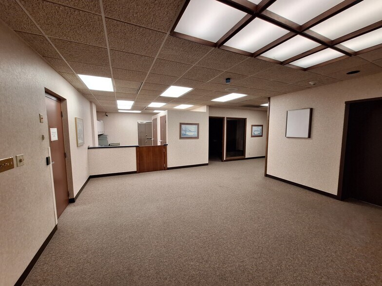 More Photos Of 310 W Walnut St, Green Bay Office For Sale