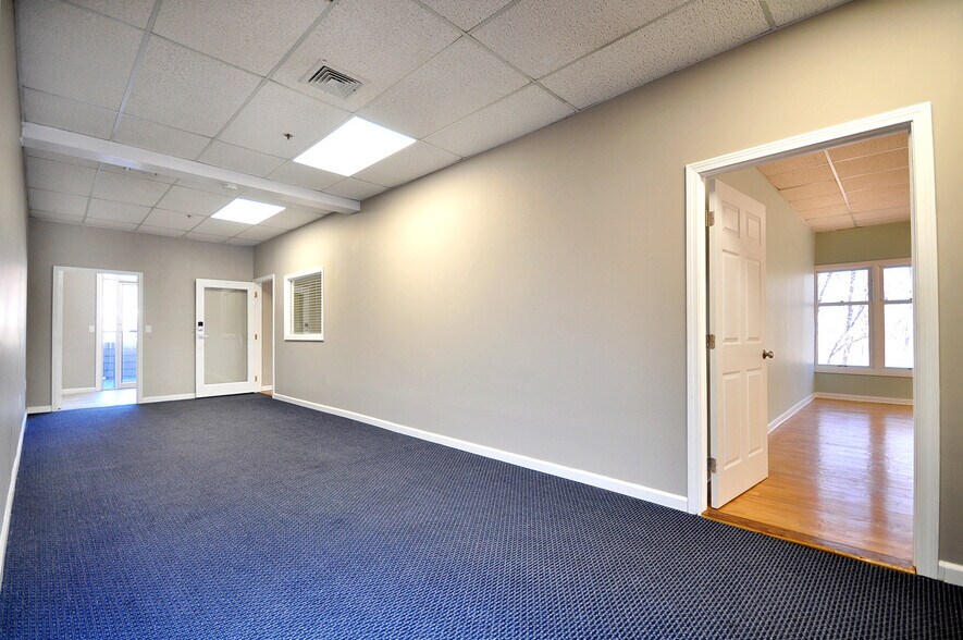 More Photos Of 75 Berlin Rd, Cromwell Medical For Sale