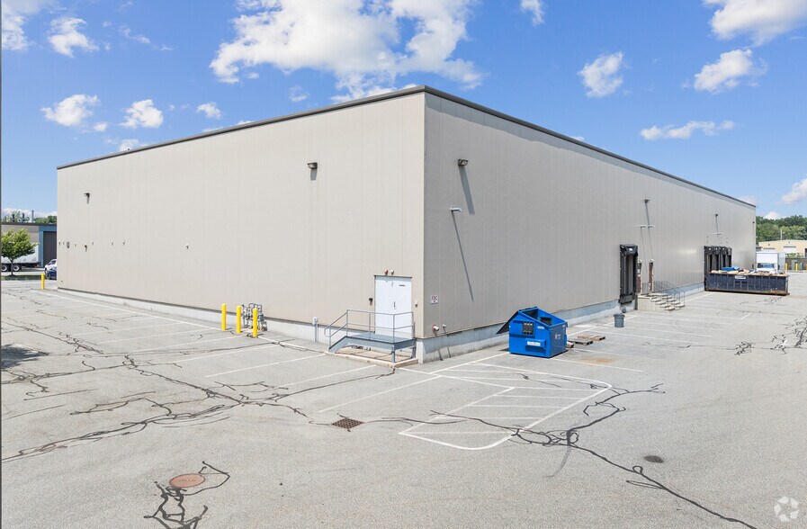 More Photos Of 30 Log Bridge Rd, Middleton Industrial For Lease