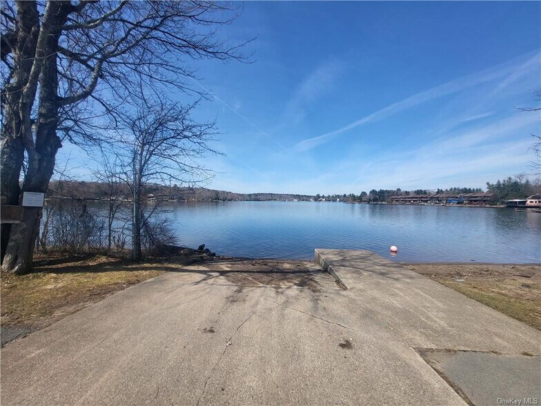 More Photos Of 48 - 50 Horseshoe Lake, Kauneonga Lake Apartments For Sale