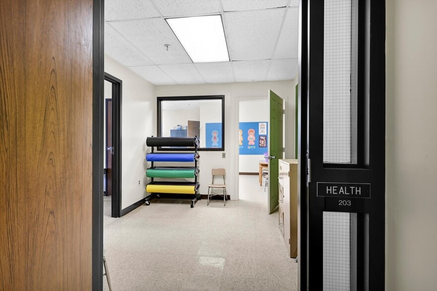 More Photos Of 855 Lincoln Ave, Northampton Office For Sale