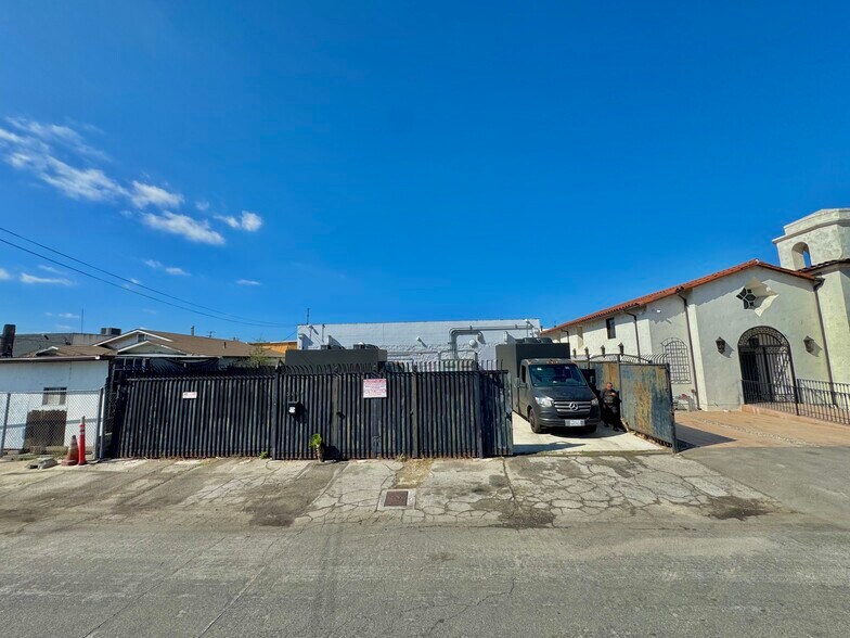 More Photos Of 5447 Satsuma St, North Hollywood Warehouse For Sale