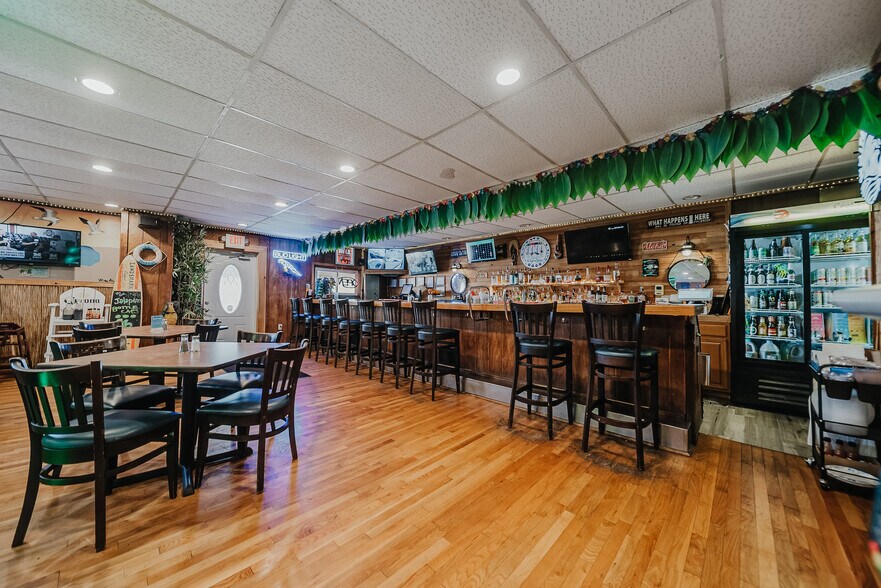 More Photos Of 706 S Washington St, Circleville Bar For Sale