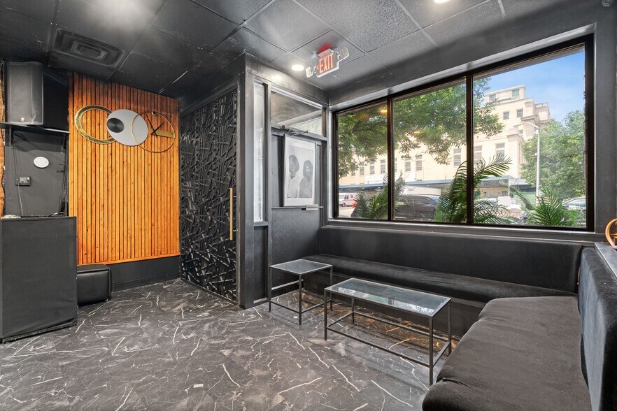 More Photos Of 246 Mulberry St, Newark Storefront For Sale