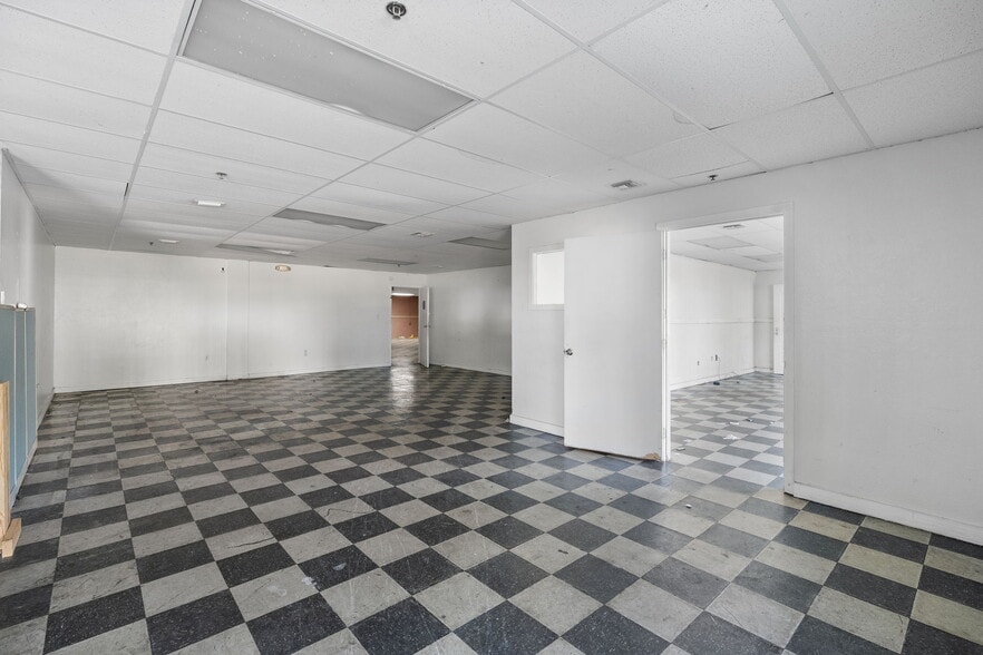 More Photos Of 2120 Collier Ave, Fort Myers Unknown For Lease