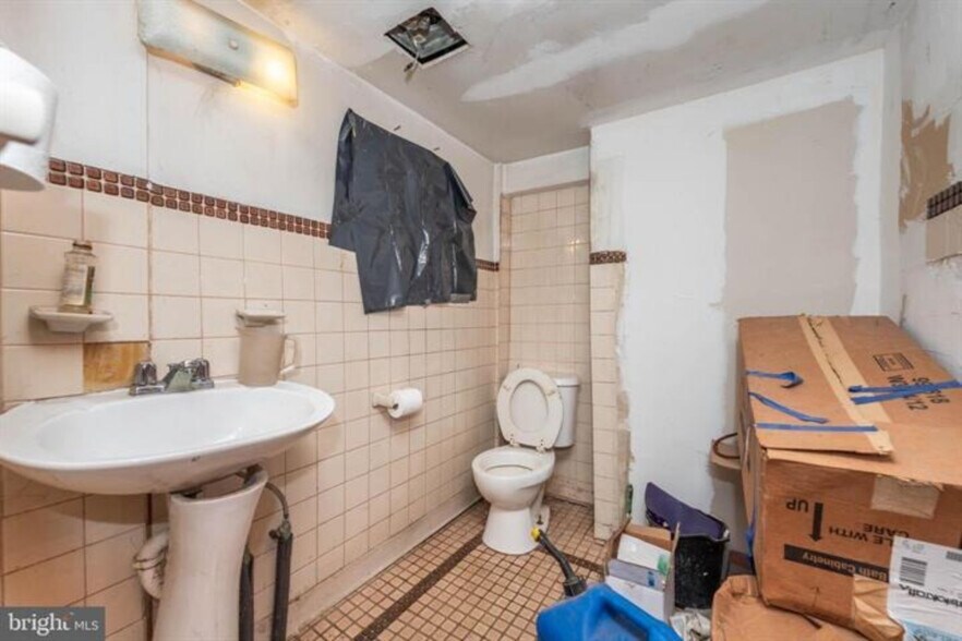 More Photos Of 212 W Saratoga St, Baltimore Storefront Retail Residential For Sale