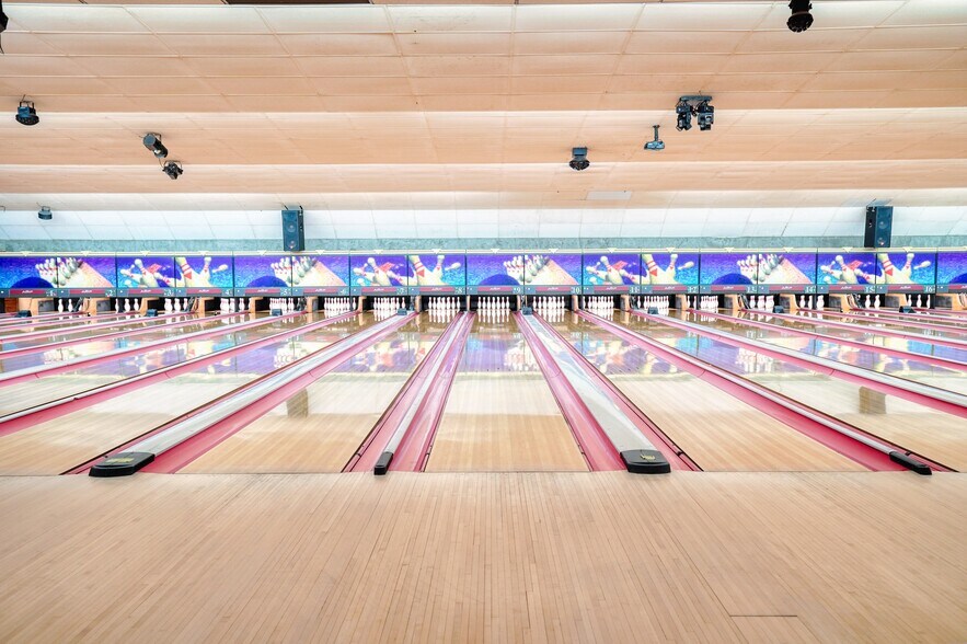More Photos Of 3279 McClelland Ave, Erie Bowling Alley For Sale