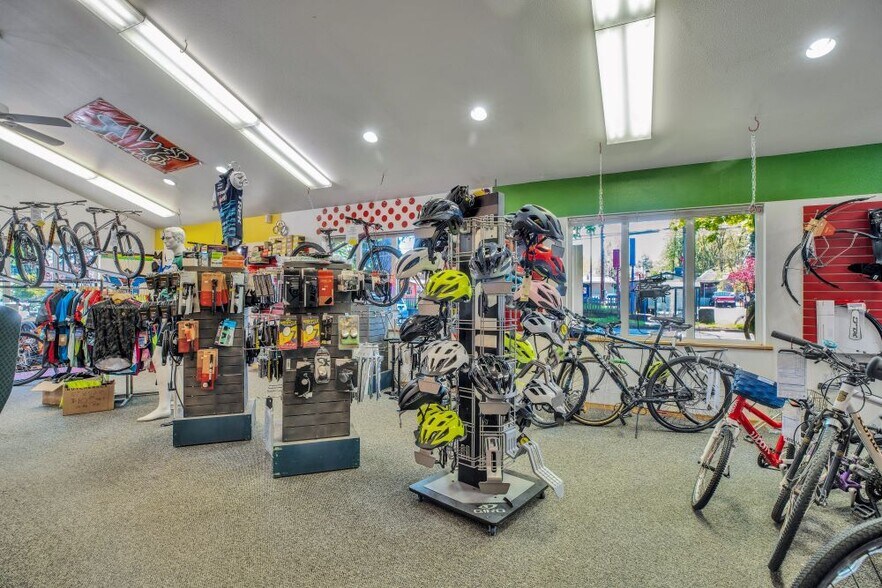 More Photos Of 1904 Elm St, Forest Grove Medical For Sale