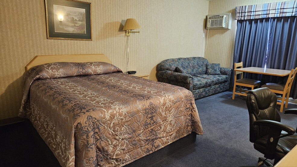 More Photos Of 238 Sims Ave, Weyburn Hotel For Sale