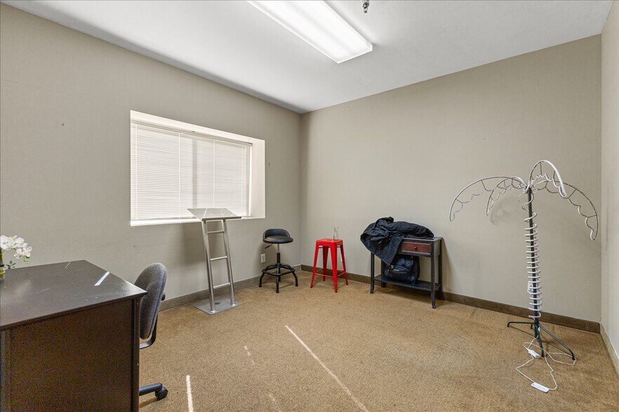 More Photos Of 18824 Smokey Point Blvd, Arlington Warehouse For Sale