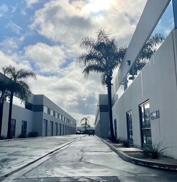 More Photos Of 1401 N Batavia St, Orange Research And Development For Lease