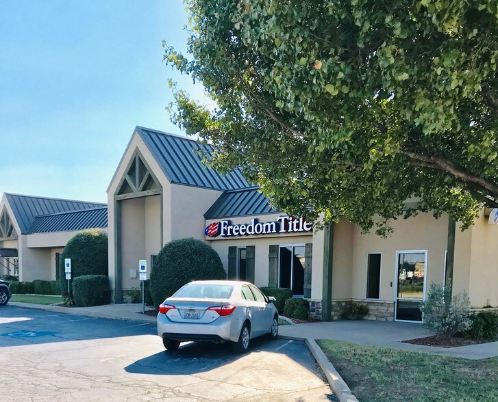 More Photos Of 3311 N Interstate 35 Hwy, Denton Medical For Lease