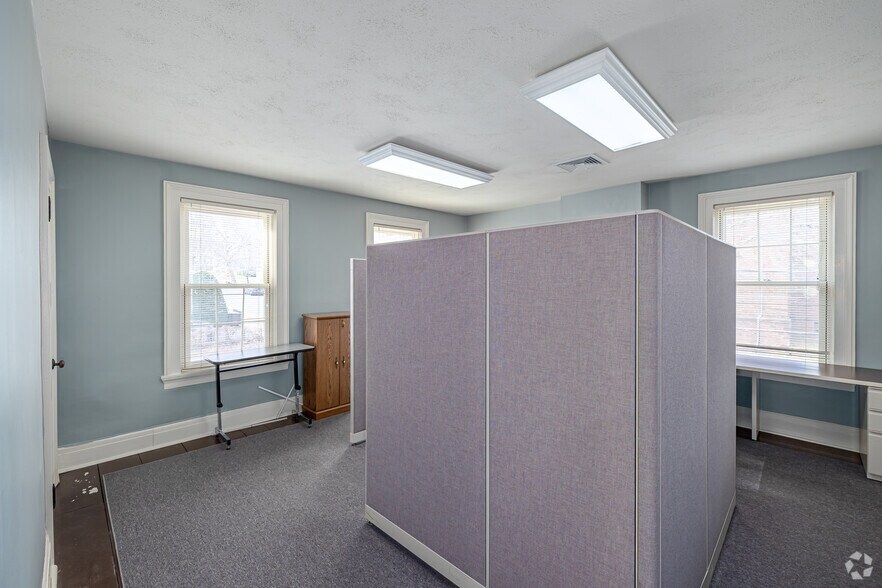 More Photos Of 109 Broad St, Middletown Office Residential For Lease