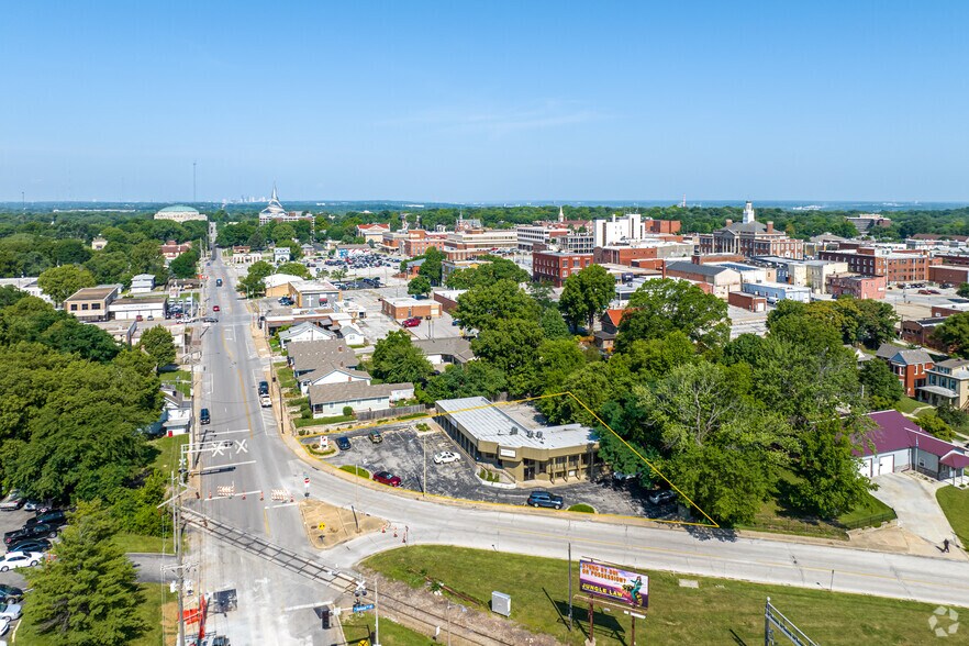 More Photos Of 136 E Walnut St, Independence Office For Lease