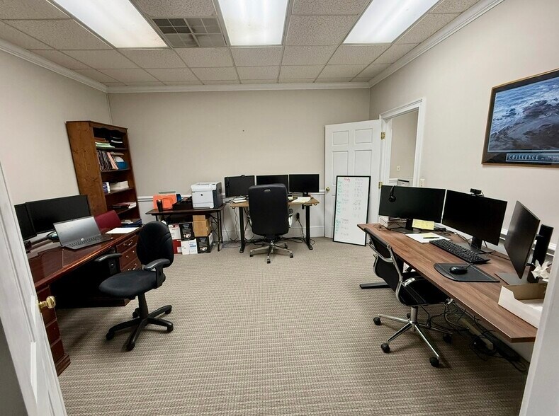 More Photos Of 150 N 9th St, West Columbia Office For Sale