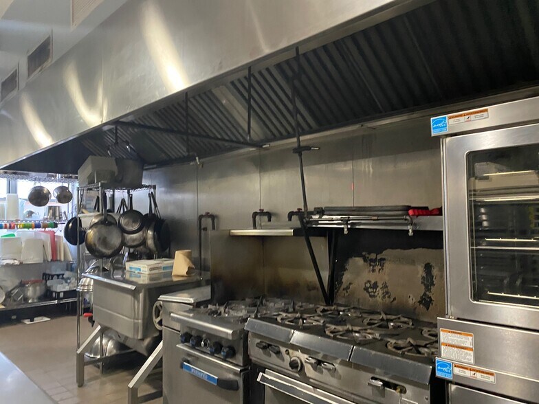 More Photos Of 190 N 14th St, Brooklyn Restaurant For Lease