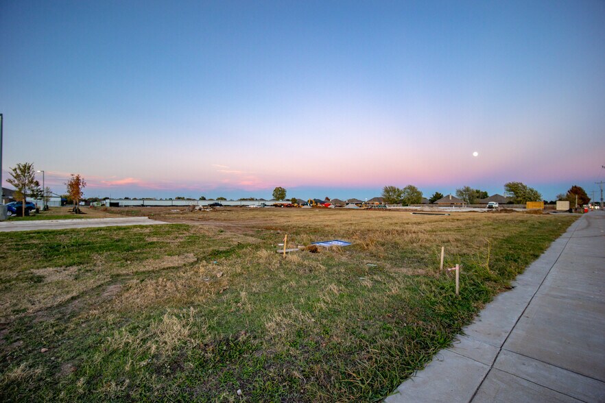 More Photos Of 1791 SW 34th St, Moore Land For Lease