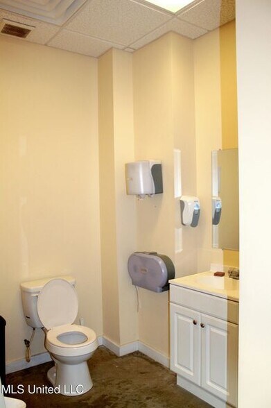 More Photos Of 2205 Petit Bois St, Pascagoula Warehouse For Sale