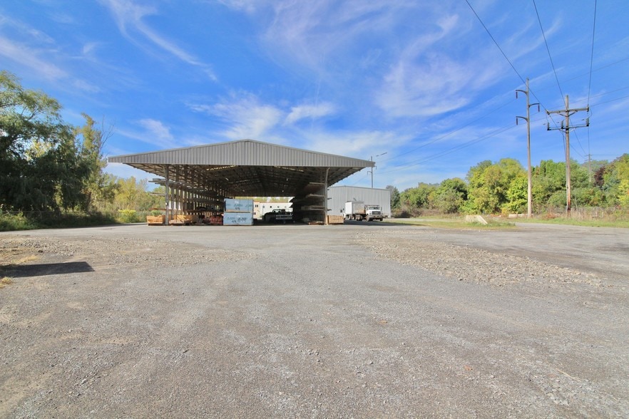 More Photos Of 5912 N Burdick St, East Syracuse Warehouse For Lease