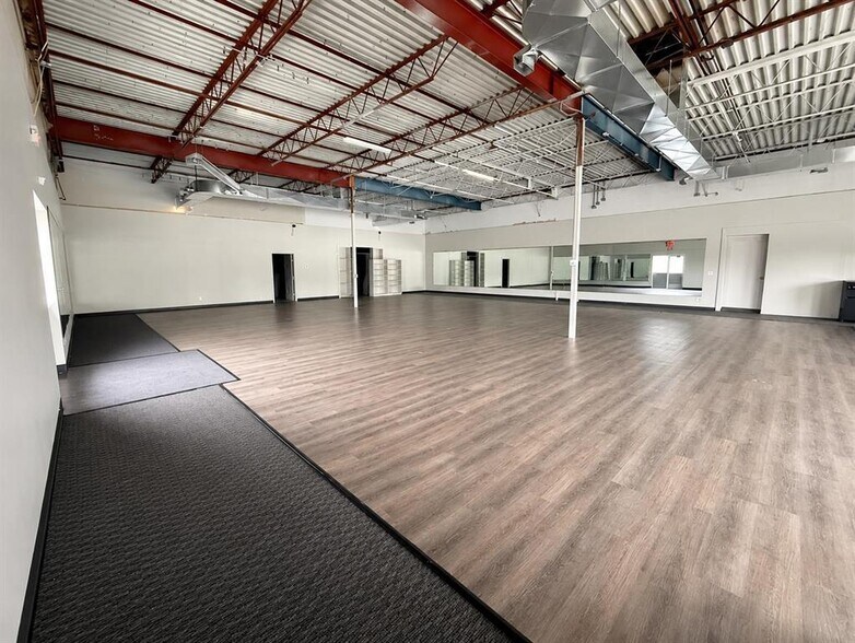 More Photos Of 1601 S Broadway, Minot Freestanding For Lease