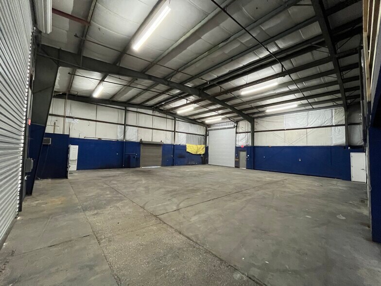 More Photos Of 5180-5186 52nd St, Clearwater Manufacturing For Lease