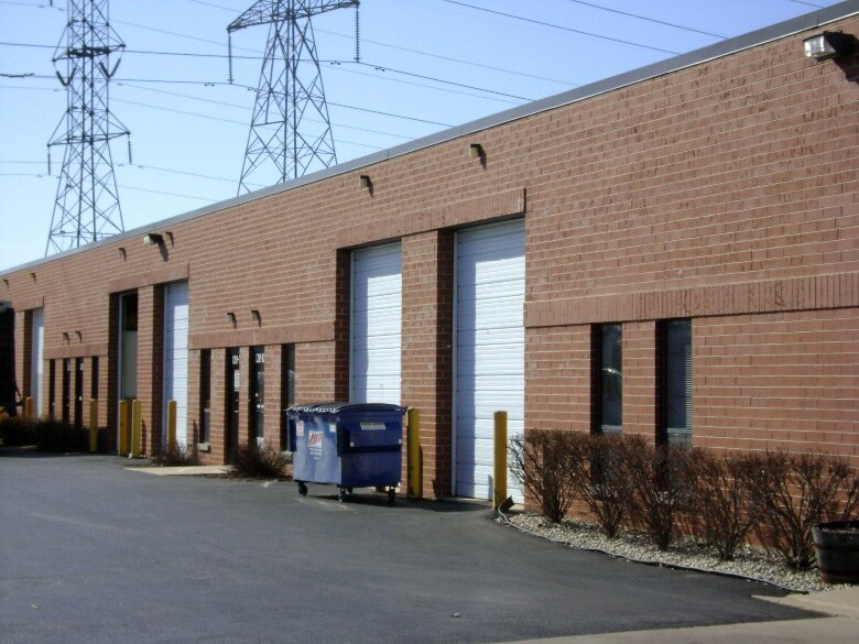 More Photos Of 120 Easy St, Carol Stream Warehouse For Lease