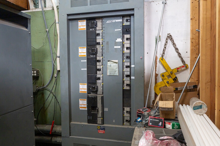 More Photos Of 116 Parker St, Newburyport Manufacturing For Sale