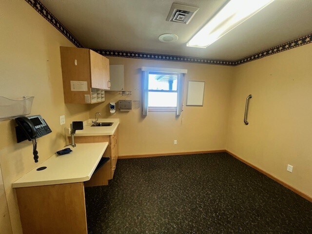 More Photos Of 601 E Clark St, Brandon Medical For Sale