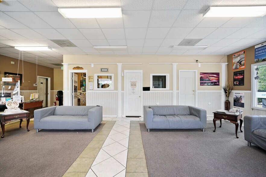 More Photos Of 2555 Allen Genoa Rd, Pasadena Freestanding For Sale