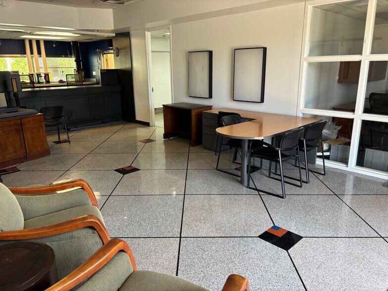 More Photos Of 1433 Opelika Rd, Auburn Bank For Lease