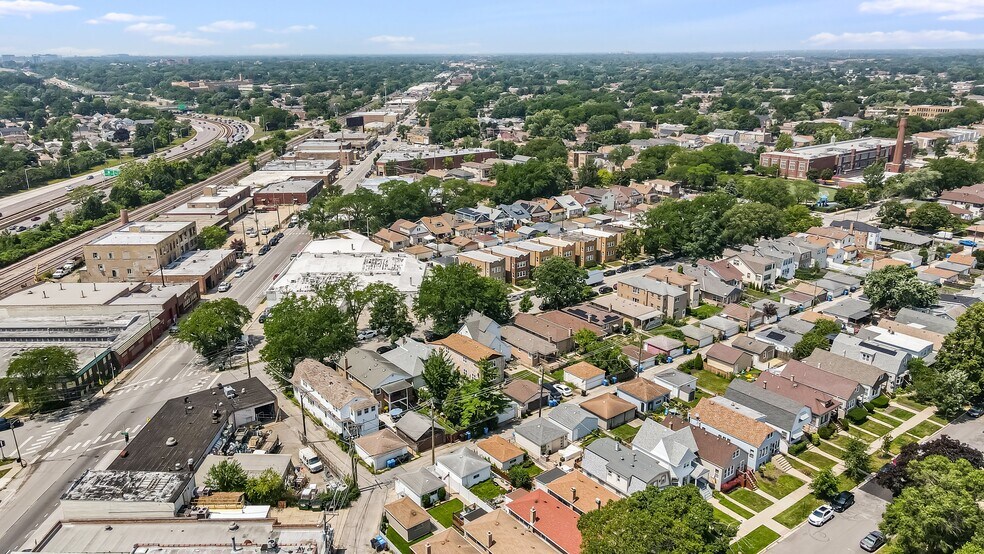 More Photos Of 5481 N Northwest Hwy, Chicago Storefront Retail Residential For Sale