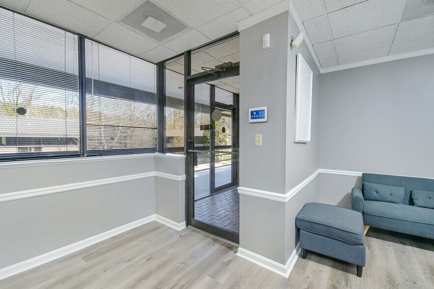 More Photos Of 3084 Mercer University Dr, Chamblee Office For Sale